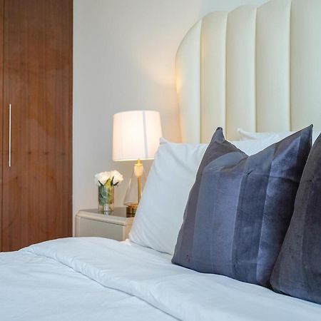 Luxurious Stylish Apartments Across Dubai Mall Burj Khalifa City Views ภายนอก รูปภาพ