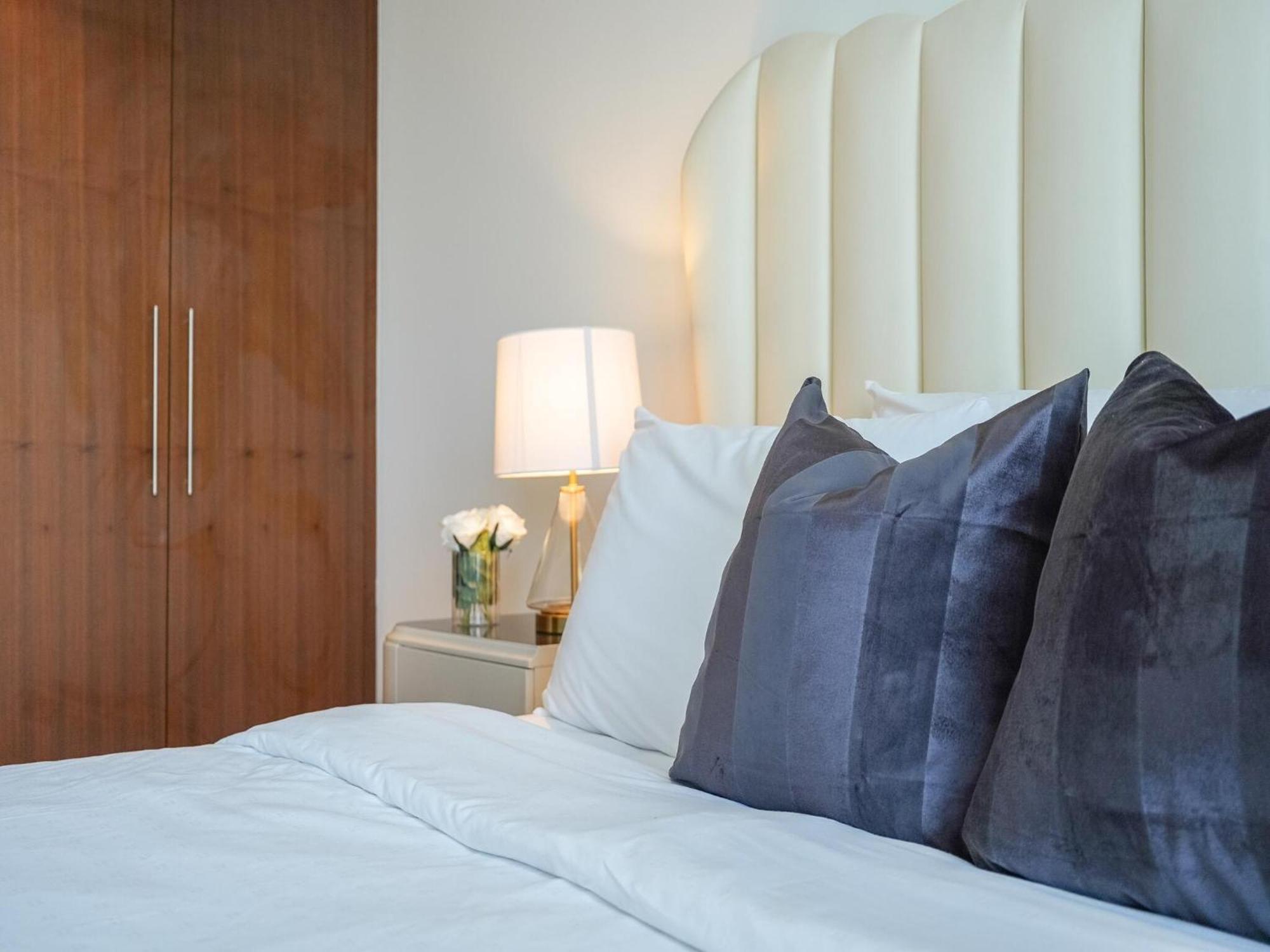 Luxurious Stylish Apartments Across Dubai Mall Burj Khalifa City Views ภายนอก รูปภาพ