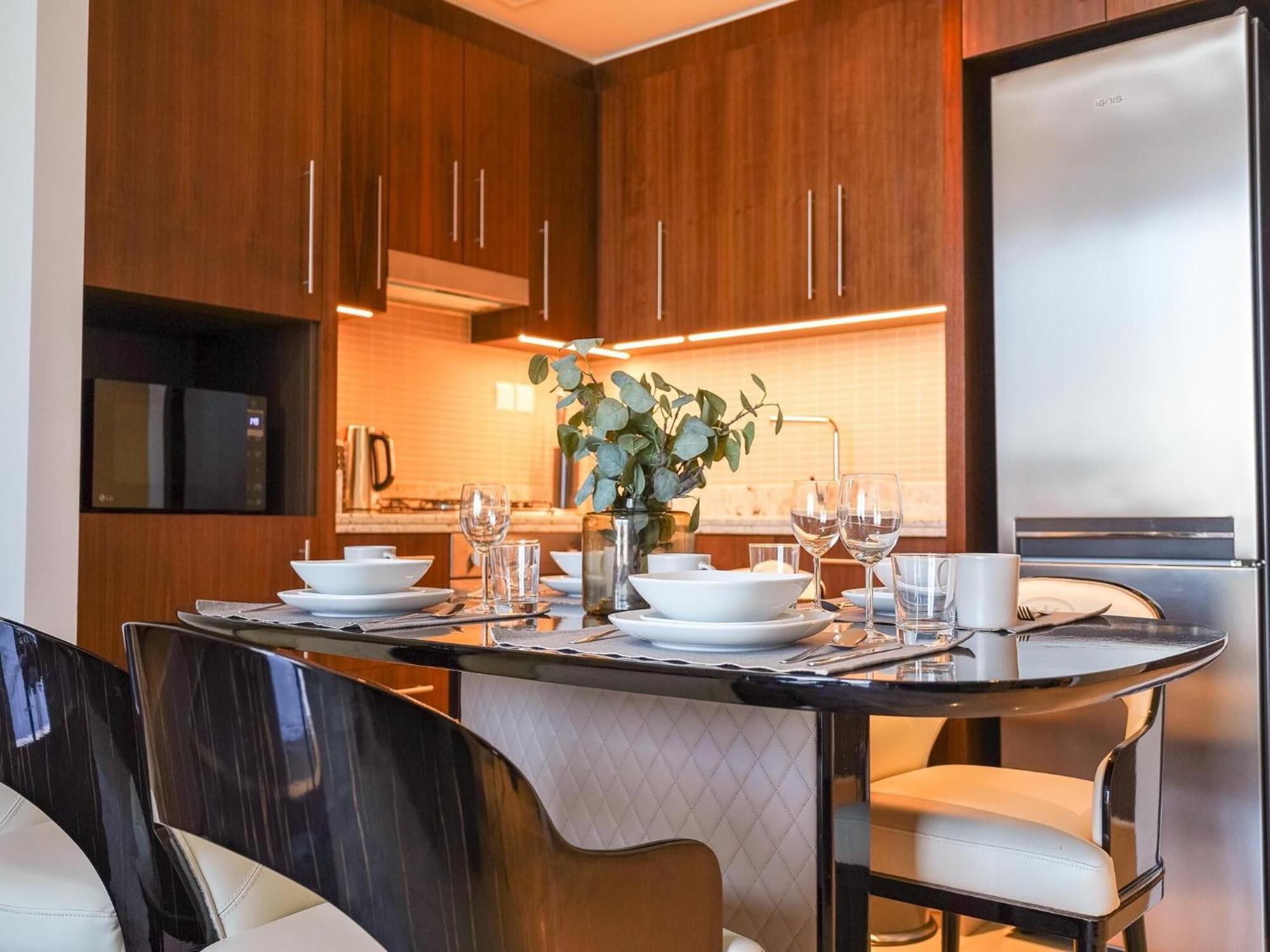 Luxurious Stylish Apartments Across Dubai Mall Burj Khalifa City Views ภายนอก รูปภาพ
