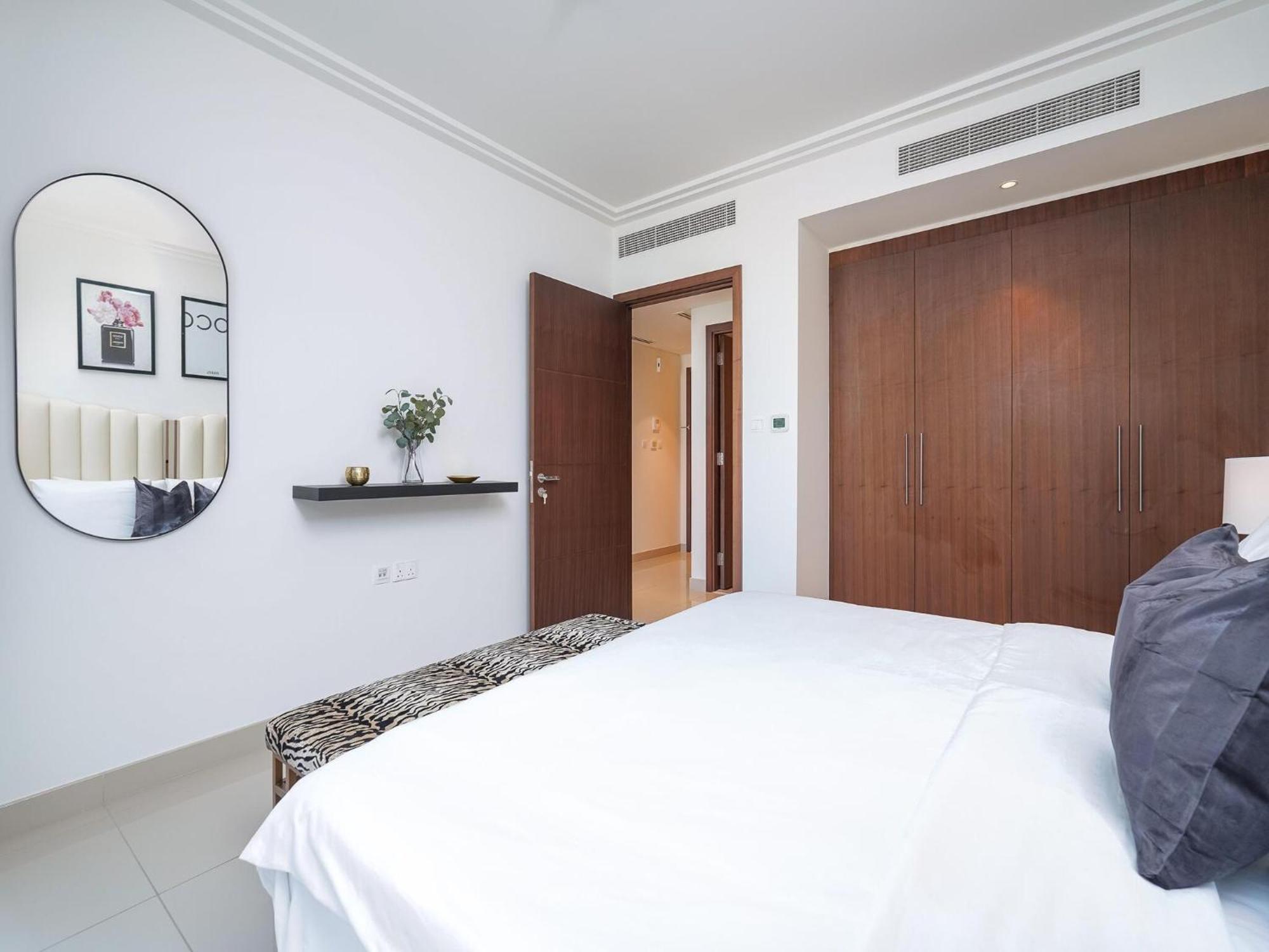 Luxurious Stylish Apartments Across Dubai Mall Burj Khalifa City Views ภายนอก รูปภาพ